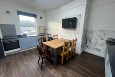 7 bed house, Headingley Avenue, Headingley, Leeds, LS63ER - Image 1