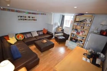 6 bed house, Burchett Terrace, Woodhouse, Leeds, LS62LR - Image 2