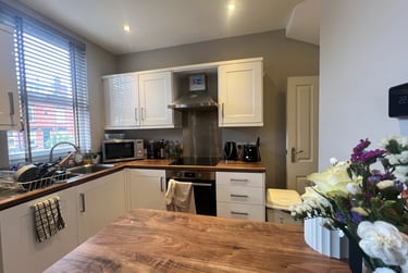 4 bed house, Argie Terrace, Burley, Leeds, LS42JW - Image 2