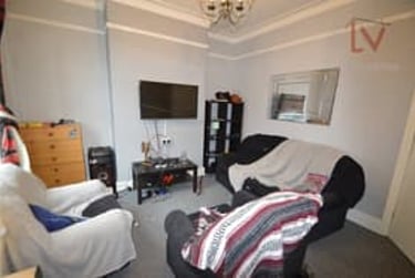 3 bed house, School View, Hyde Park, Leeds, LS61EN - Image 2