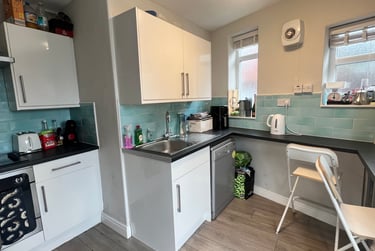 4 bed house, Woodside Place, Burley, Leeds, LS42QU - Image 2