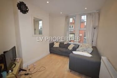 3 bed flat, Winston Gardens, Headingley, Leeds, LS63LA - Image 2