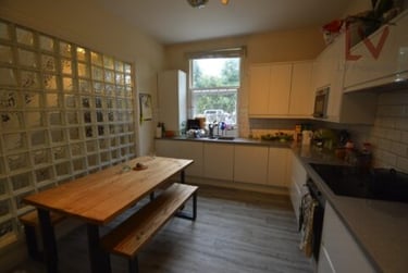 6 bed house, Quarry Mount Terrace, Woodhouse, Leeds, LS62JG - Image 2