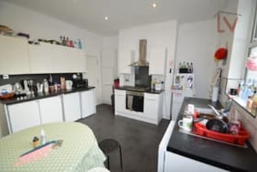 7 bed house, Hartley Avenue, Woodhouse, Leeds, LS62LW - Image 2