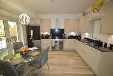 5 bed house, Hartley Avenue, Woodhouse, Leeds, LS62LP - Image 2