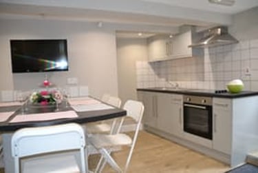 6 bed house, Stanmore Street, Burley, Leeds, LS42RS - Image 2