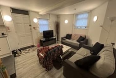 2 bed house, Hartley Avenue, Woodhouse, Leeds, LS62LW - Image 1