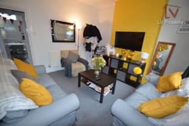3 bed house, Welton Mount, Hyde Park, Leeds, LS61ET - Image 2