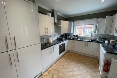 5 bed house, Ash Crescent, Headingley, Leeds, LS63LE - Image 2