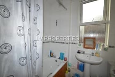 3 bed flat, Winston Gardens, Headingley, Leeds, LS63LA - Image 11
