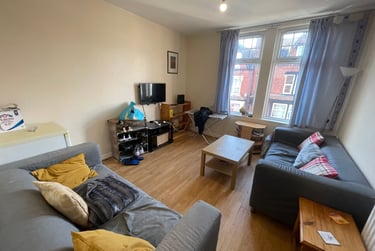 4 bed flat, Winston Gardens, Headingley, Leeds, LS63LA - Image 1