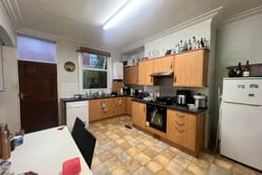 4 bed house, Burchett Grove, Woodhouse, Leeds, LS62JA - Image 11