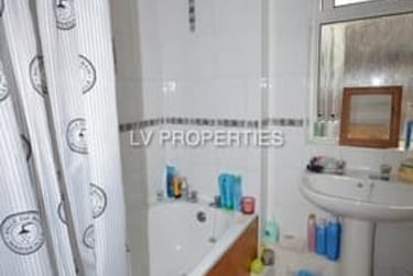 3 bed flat, Winston Gardens, Headingley, Leeds, LS63LA - Image 12