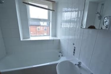 5 bed flat, Headingley Mount, Headingley, Leeds, LS63EL - Image 13