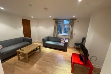 3 bed house, Midland Road, Hyde Park, Leeds, LS61BQ - Image 1
