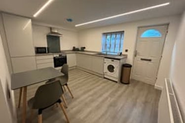 1 bed house, Hartley Avenue, Woodhouse, Leeds, LS62LW - Image 3