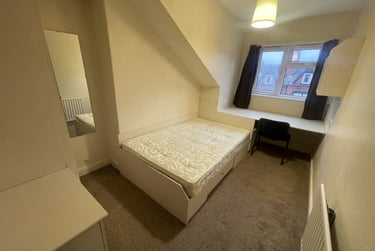 9 bed house, Estcourt Terrace, Headingley, Leeds, LS63EX - Image 3