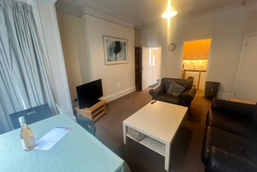 2 bed house, Church Wood Avenue, Headingley, Leeds, LS165LF - Image 3