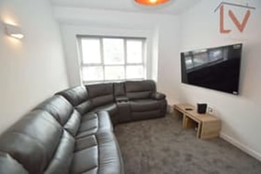 4 bed house, Hartley Avenue, Woodhouse, Leeds, LS62LW - Image 4