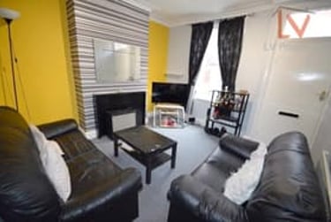 3 bed house, Welton Grove, Hyde Park, Leeds, LS61ES - Image 1