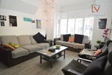 6 bed house, Burchett Place, Woodhouse, Leeds, LS62LN - Image 1