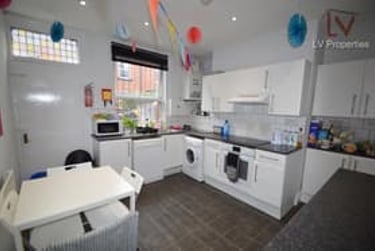 3 bed house, Welton Mount, Hyde Park, Leeds, LS61ET - Image 3