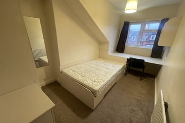 9 bed house, Estcourt Terrace, Headingley, Leeds, LS63EX - Image 4