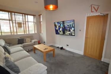 5 bed house, Lucas Place, Woodhouse, Leeds, LS62JB - Image 5