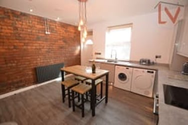 4 bed house, Hartley Avenue, Woodhouse, Leeds, LS62LW - Image 1