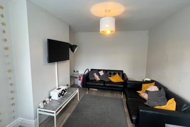 4 bed house, Woodside Place, Burley, Leeds, LS42QU - Image 4