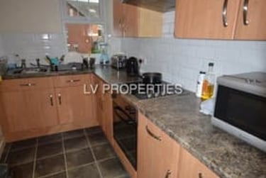3 bed flat, Winston Gardens, Headingley, Leeds, LS63LA - Image 4