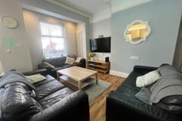 8 bed house, Estcourt Terrace, Headingley, Leeds, LS63EX - Image 1