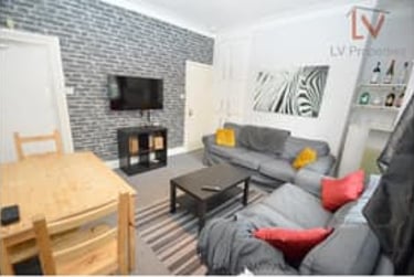 4 bed house, Ashville Terrace, Hyde Park, Leeds, LS61LZ - Image 1