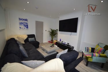 6 bed house, Hartley Avenue, Woodhouse, Leeds, LS62LP - Image 1