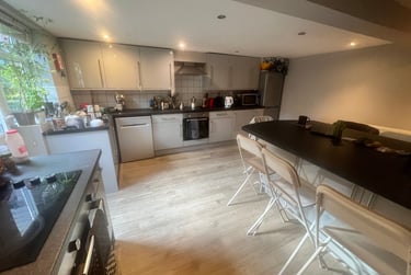 7 bed house, Stanmore Street, Burley, Leeds, LS42RS - Image 1