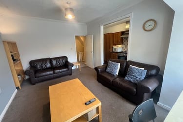 3 bed flat, Church Wood Avenue, Headingley, Leeds, LS165LF - Image 1
