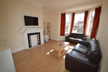 10 bed house, Estcourt Avenue, Headingley, Leeds, LS63ES - Image 1