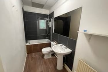 6 bed house, Regent Park Terrace, Hyde Park, Leeds, LS62AX - Image 1