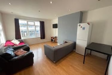 5 bed flat, Kirkstall Lane, Headingley, Leeds, LS63EJ - Image 1