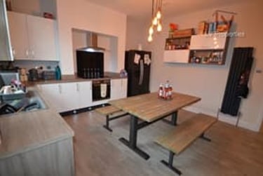 5 bed house, Lucas Place, Woodhouse, Leeds, LS62JB - Image 1