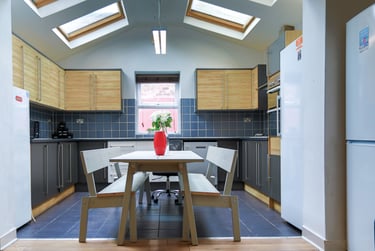 8 bed house, Norwood Road, Hyde Park, Leeds, LS61DZ - Image 1