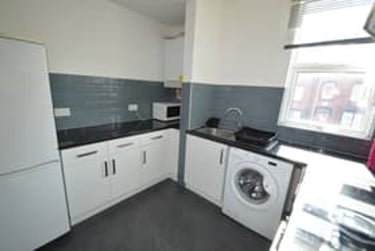 10 bed house, Estcourt Avenue, Headingley, Leeds, LS63ES - Image 9