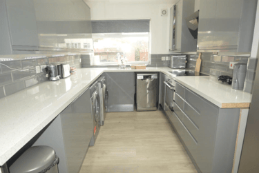 6 bed house, Newport View, Burley, Leeds, LS63BX - Image 1