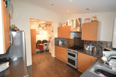 6 bed house, Walmsley Road, Burley, Leeds, LS61NG - Image 2