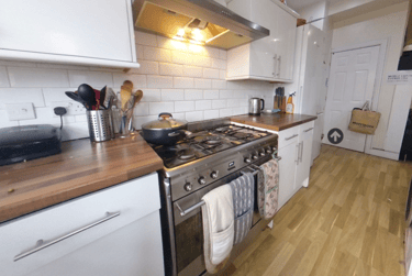 7 bed house, Walmsley Road, Burley, Leeds, LS61NG - Image 3