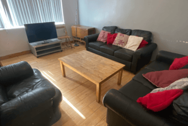 6 bed house, Walmsley Road, Burley, Leeds, LS61NG - Image 1