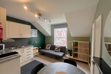 10 bed house, Queens Crescent, St Sidwells, Exeter, EX46AY - Image 2