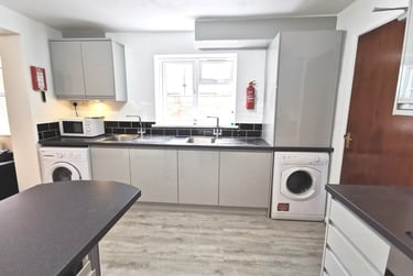 1 bed studio, Russell Terrace, City Centre, Leamington Spa, CV311EZ - Image 4