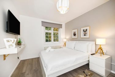 5 bed house, Rectory Square, Stepney, London, E13NQ - Image 1