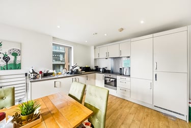 3 bed flat, Epstein Square, Poplar, London, E146FX - Image 3